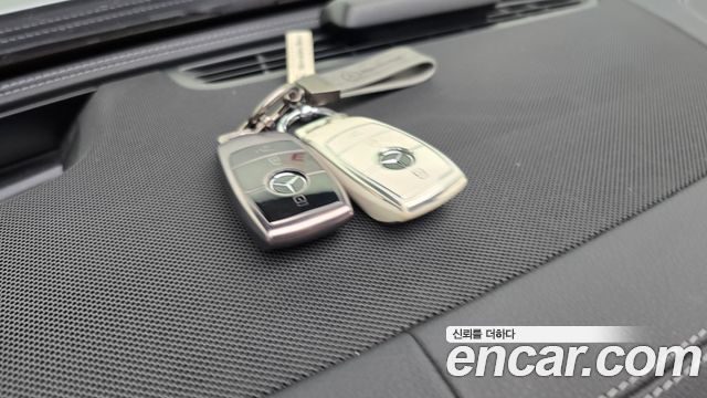 Mercedes-Benz E-Class 2020 — photo 32