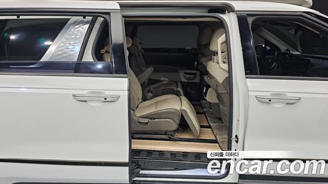 Kia Canival 2021 — photo 17