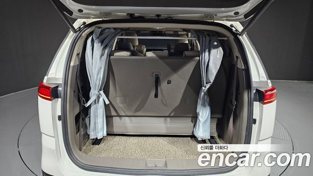 Kia Canival 2021 — photo 23