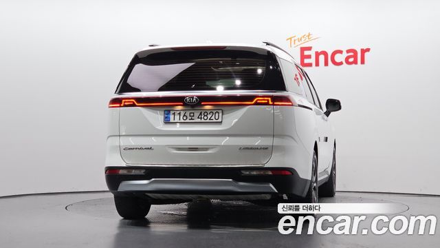Kia Canival 2021 — photo 4