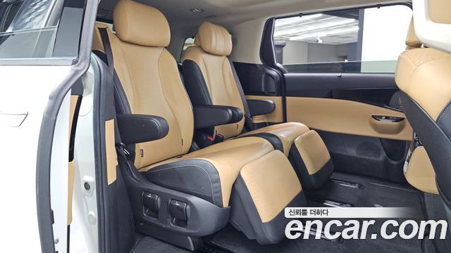 Kia Canival 2021 — photo 17