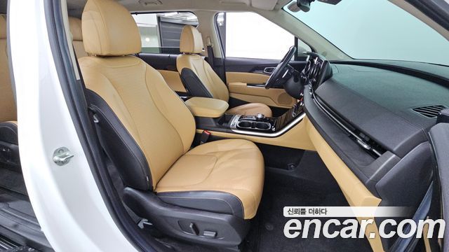Kia Canival 2021 — photo 16