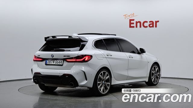 BMW 1-Series 2021 — photo 2
