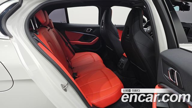 BMW 1-Series 2021 — photo 18