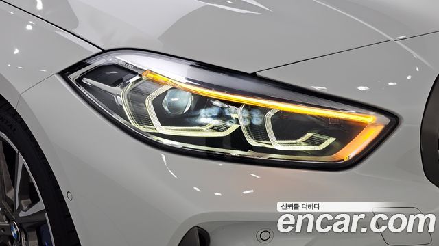 BMW 1-Series 2021 — photo 8
