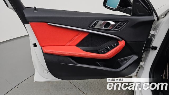 BMW 1-Series 2021 — photo 14