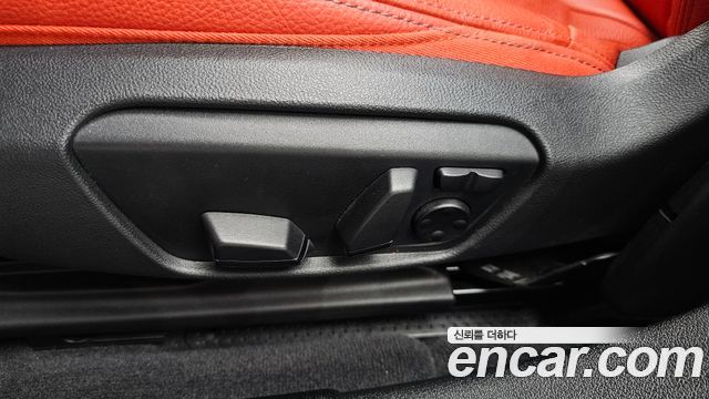 BMW 1-Series 2021 — photo 32