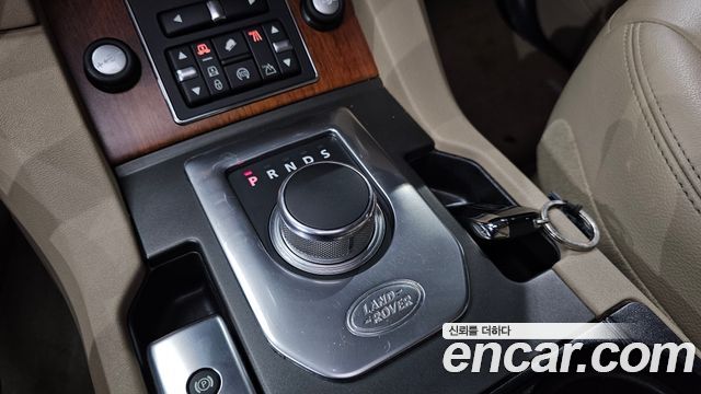 Land Rover Discovery 2014 — photo 12
