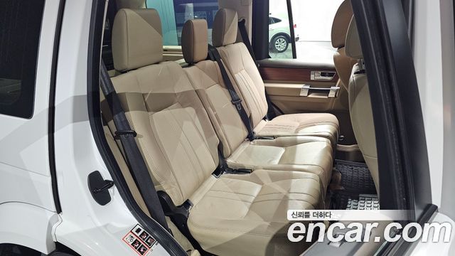 Land Rover Discovery 2014 — photo 17
