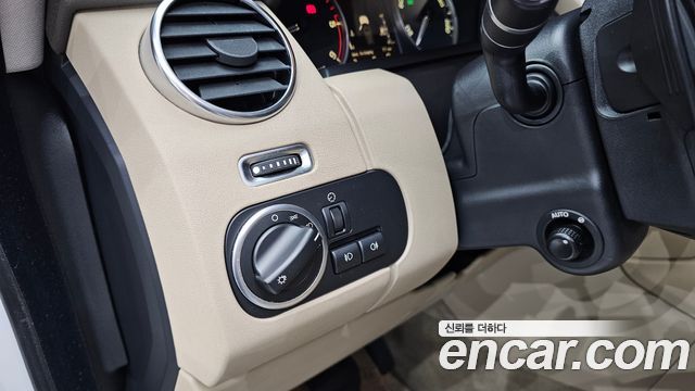 Land Rover Discovery 2014 — photo 23