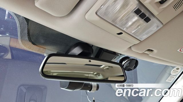 Land Rover Discovery 2014 — photo 24