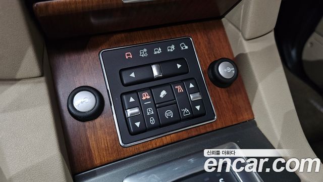 Land Rover Discovery 2014 — photo 25