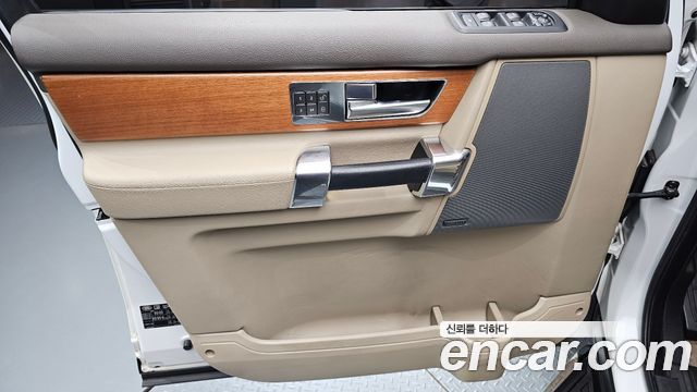 Land Rover Discovery 2014 — photo 14