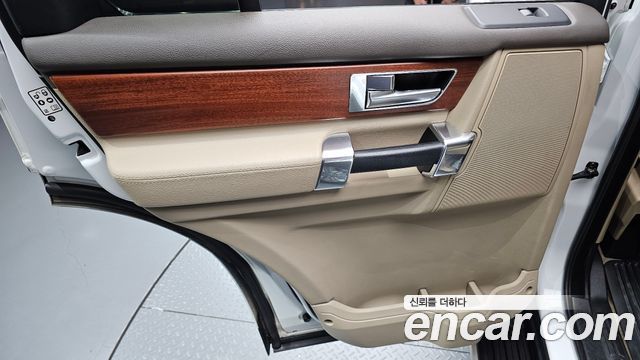 Land Rover Discovery 2014 — photo 15