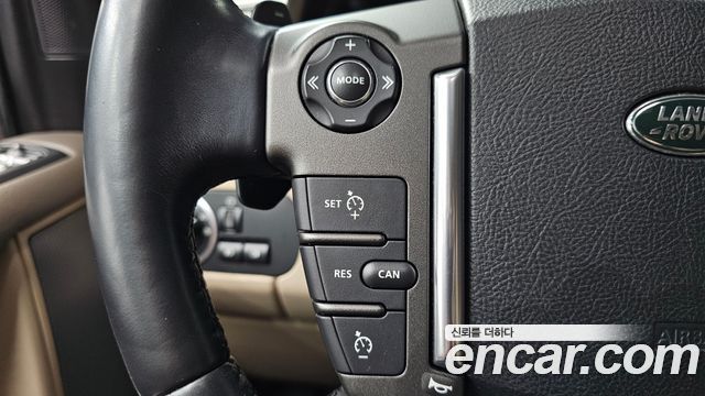 Land Rover Discovery 2014 — photo 27