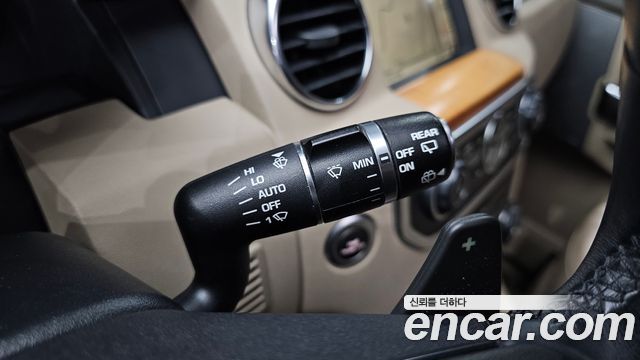 Land Rover Discovery 2014 — photo 30