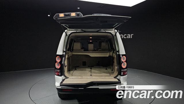 Land Rover Discovery 2014 — photo 33