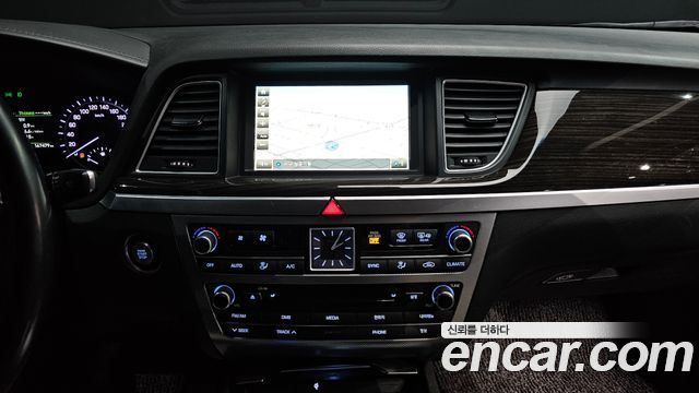 Genesis G80 2017 — photo 13