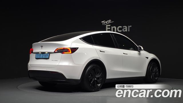 Tesla Model Y 2021 — photo 2