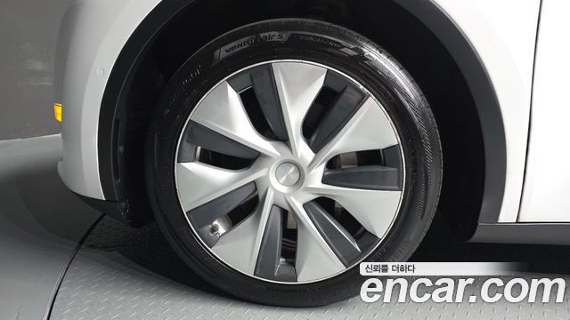 Tesla Model Y 2021 — photo 5