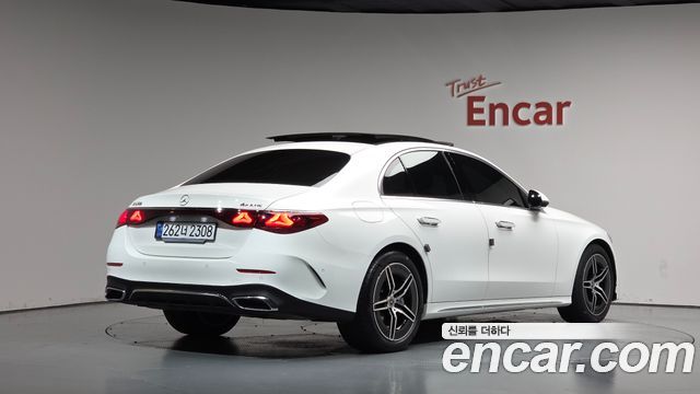 Mercedes-Benz E-Class 2025 — photo 2