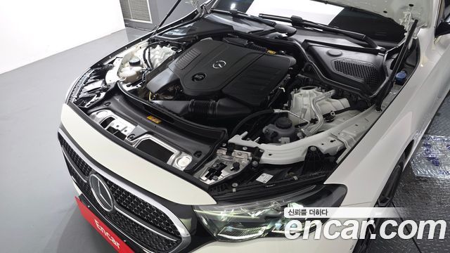 Mercedes-Benz E-Class 2025 — photo 6