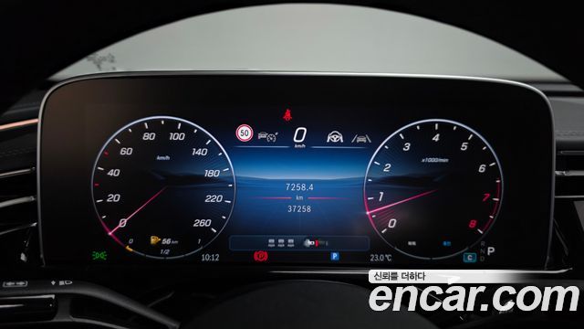 Mercedes-Benz E-Class 2025 — photo 11