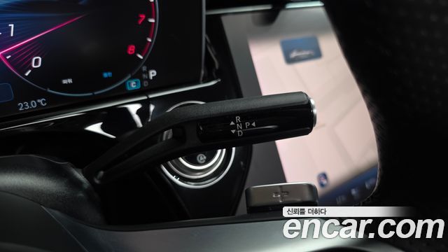 Mercedes-Benz E-Class 2025 — photo 12