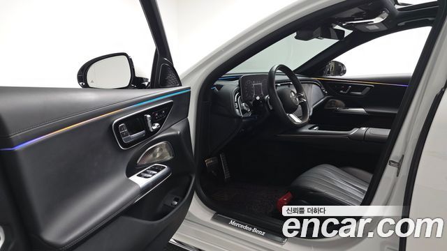 Mercedes-Benz E-Class 2025 — photo 13