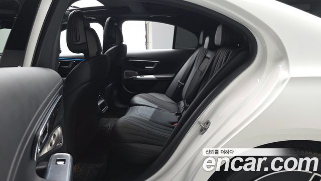 Mercedes-Benz E-Class 2025 — photo 18