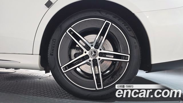 Mercedes-Benz E-Class 2025 — photo 7