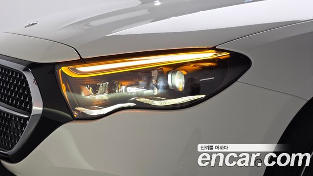 Mercedes-Benz E-Class 2025 — photo 8