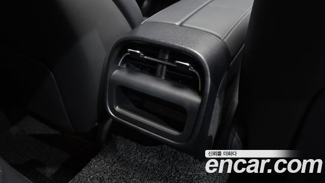 Mercedes-Benz E-Class 2025 — photo 31