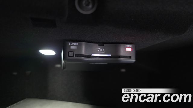 Mercedes-Benz E-Class 2025 — photo 33