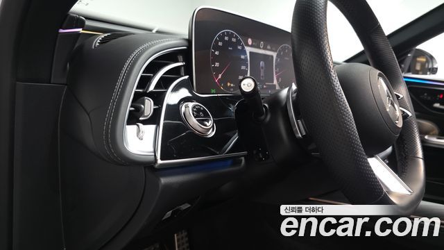 Mercedes-Benz E-Class 2025 — photo 35