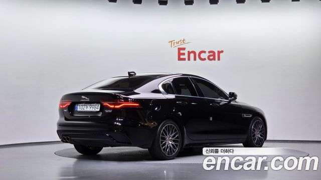 Jaguar XE 2020 — photo 2