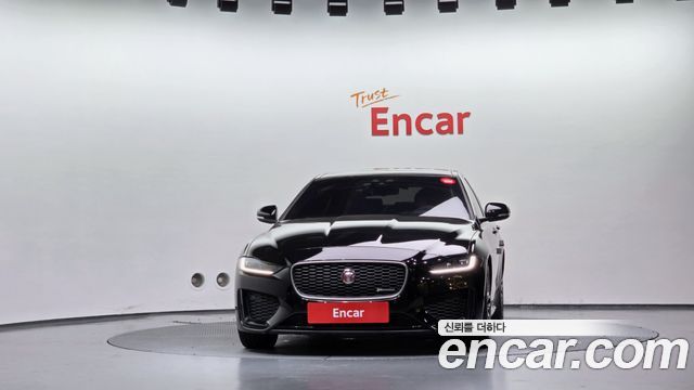 Jaguar XE 2020 — photo 3