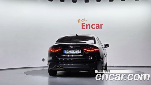 Jaguar XE 2020 — photo 4