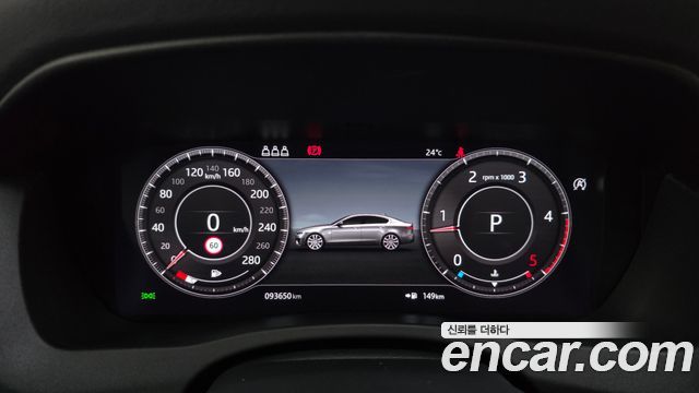 Jaguar XE 2020 — photo 11
