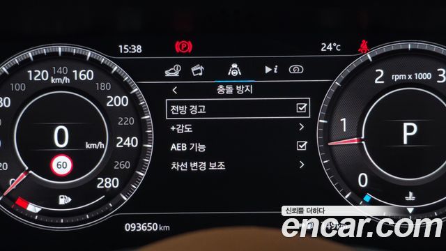 Jaguar XE 2020 — photo 22