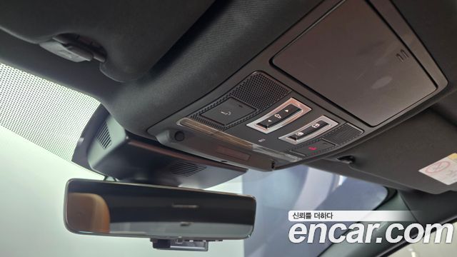 Jaguar XE 2020 — photo 28