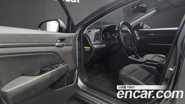 Hyundai AVANTE 2018 — photo 10
