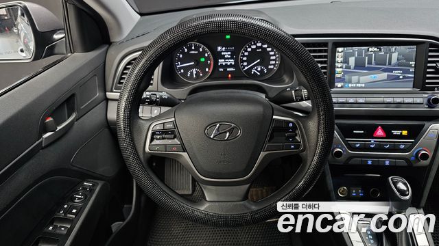 Hyundai AVANTE 2018 — photo 13