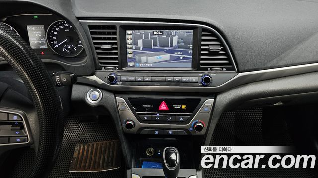 Hyundai AVANTE 2018 — photo 14
