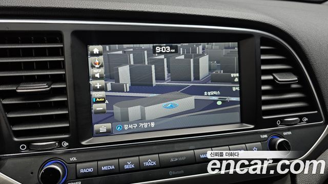 Hyundai AVANTE 2018 — photo 17