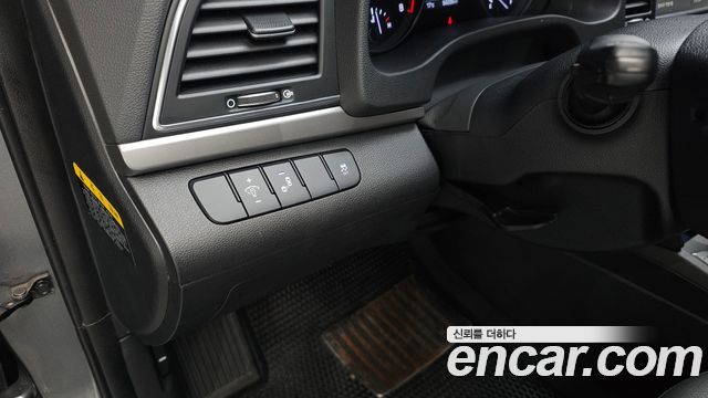 Hyundai AVANTE 2018 — photo 19