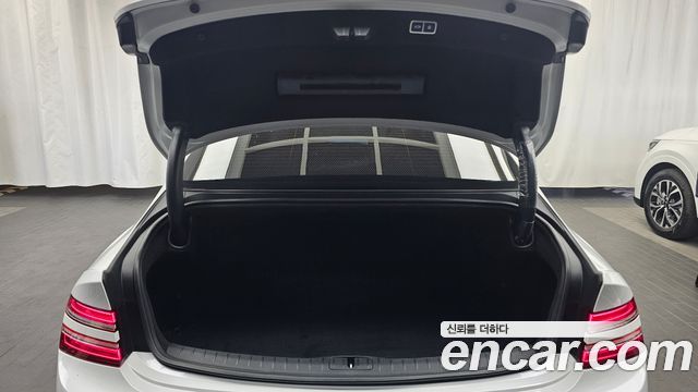 Genesis G80 2022 — photo 23