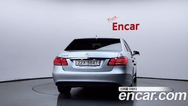 Mercedes-Benz E-Class 2014 — photo 4