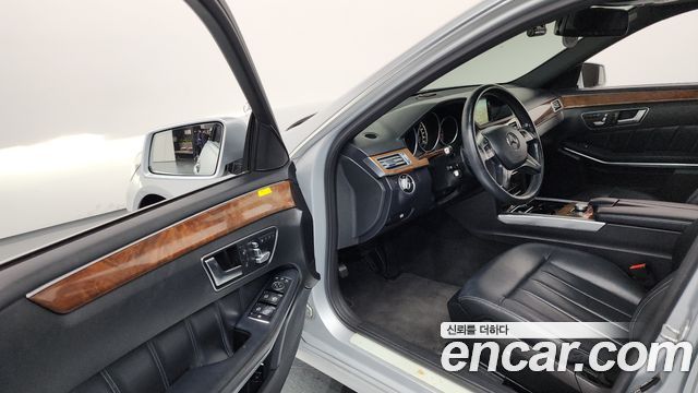 Mercedes-Benz E-Class 2014 — photo 10