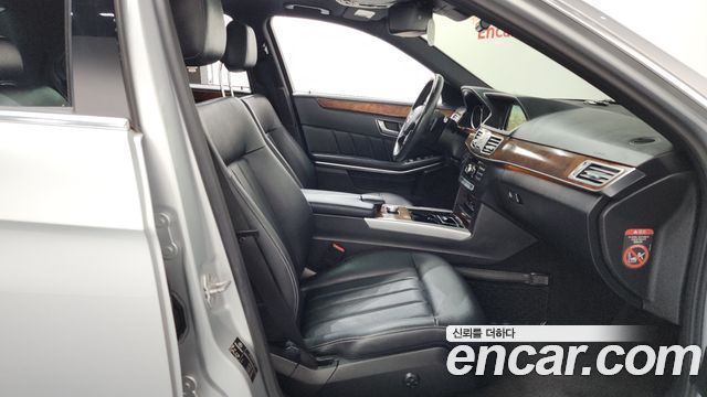 Mercedes-Benz E-Class 2014 — photo 11